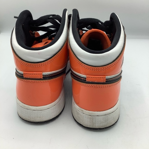 Air Jordan 1 Mid SE Turf Orange - Picture 3 of 8